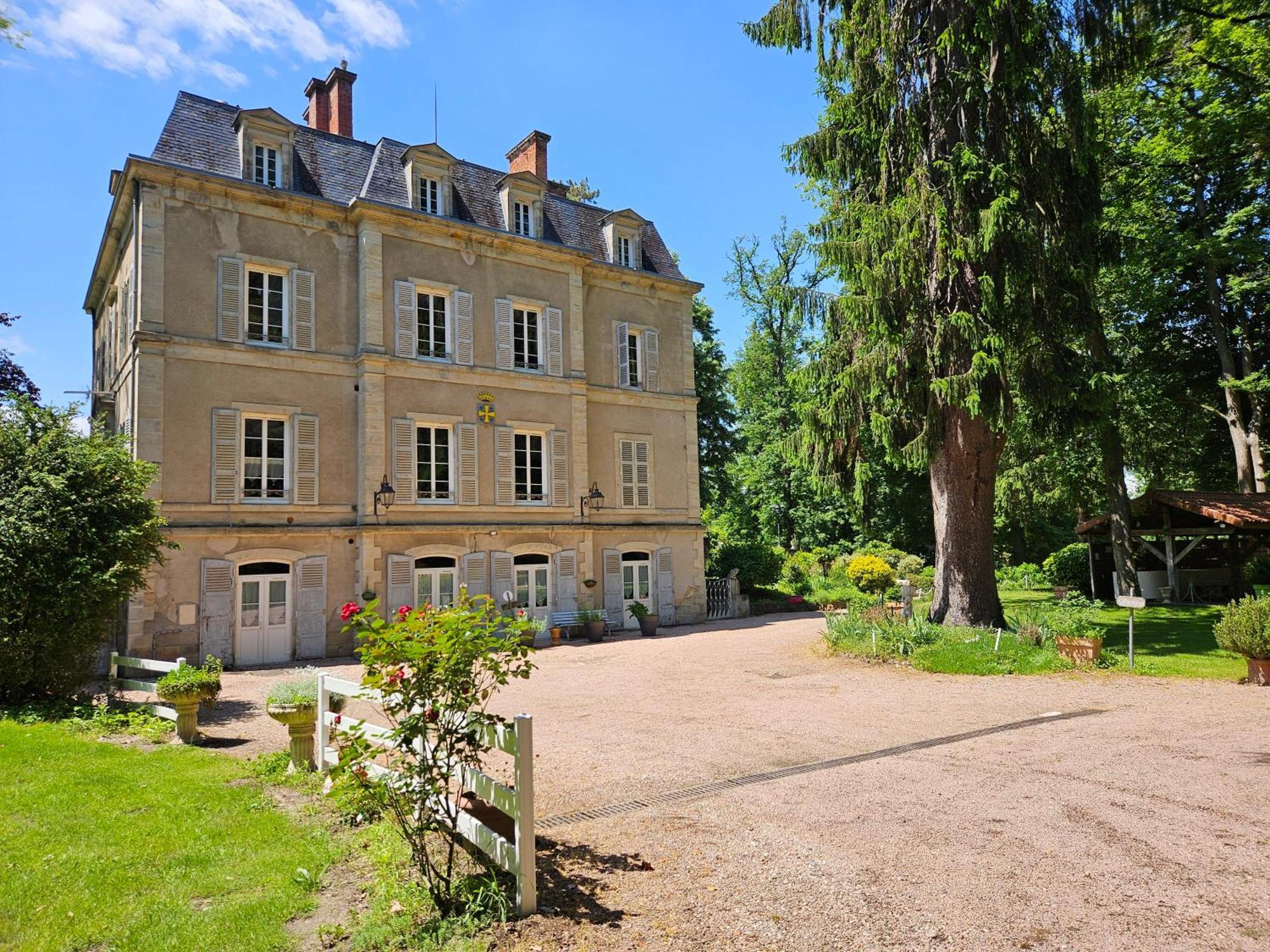 Château de MontSablé Lezoux Exterior foto